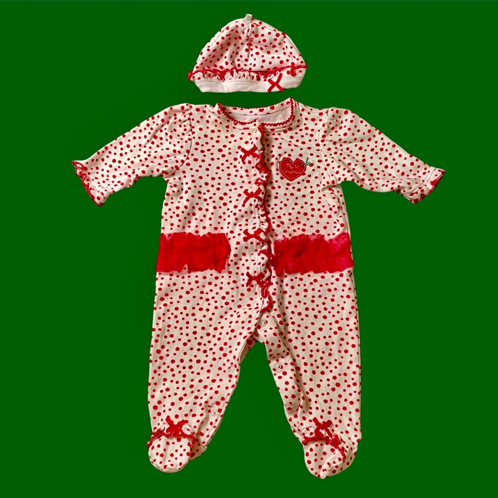❌SOLD❌ 🟣3/$10🟣 Baby’s 1st Christmas - 3 Month Size